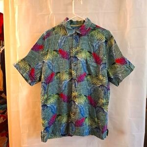 Tommy Bahamas Hawaiian Print Button up shirt